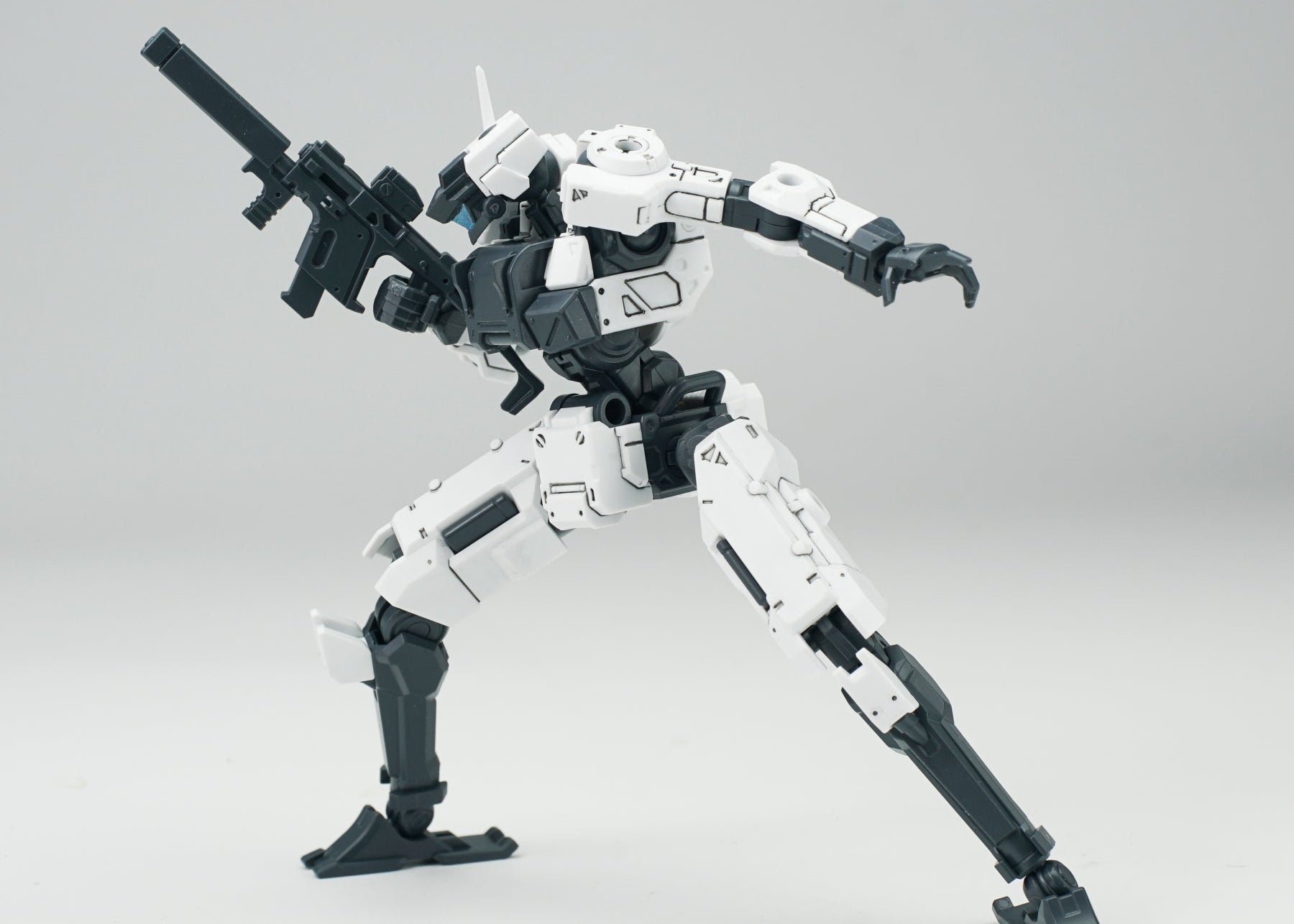 Sheik Mainland 18X Fenrir-R9 (White) Twin Pack Model Kit – USA