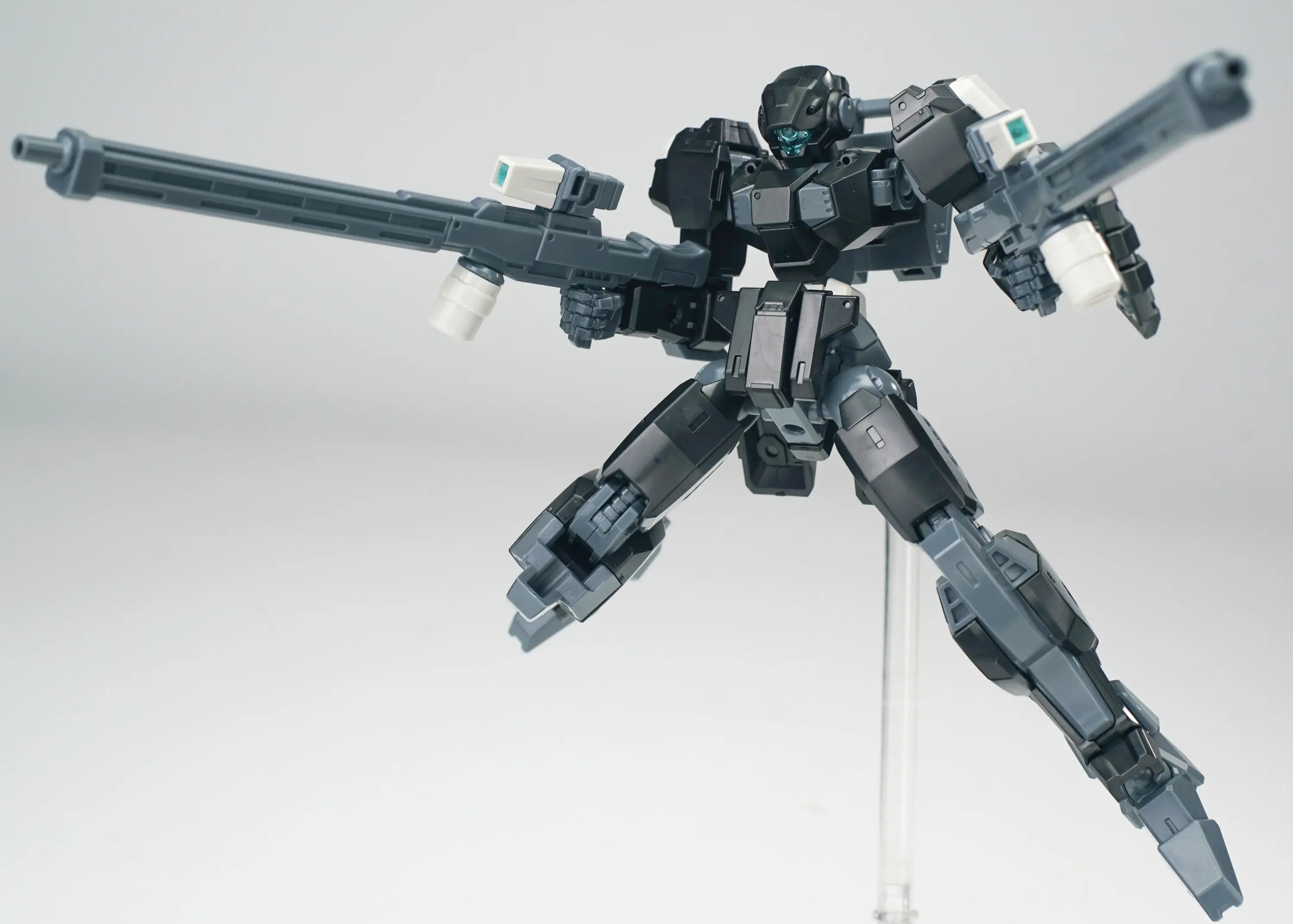 Ultra Action Trooper V-gilante (Black) 1/144 Scale Model Kit
