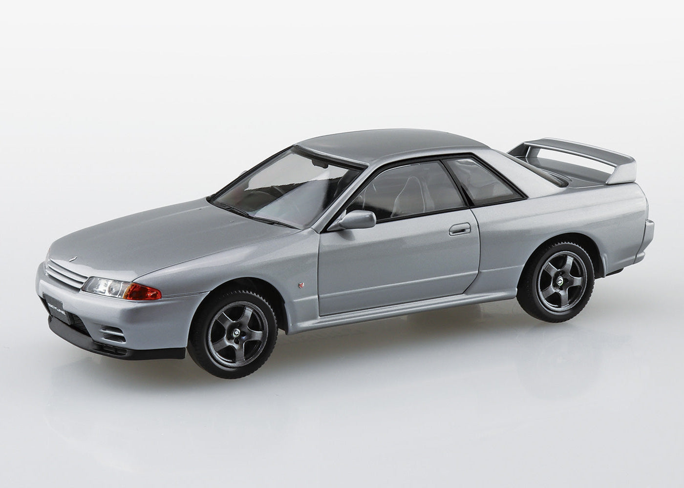 Aoshima 1/32 SNAP KIT #14-D Nissan R32 Skyline GT-R (Spark Silver)