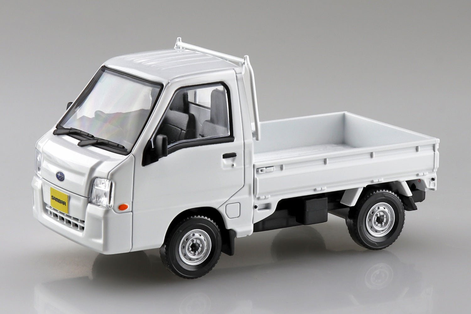 Aoshima 1/32 Snap Kit Subaru Sambar Truck (Frost White)