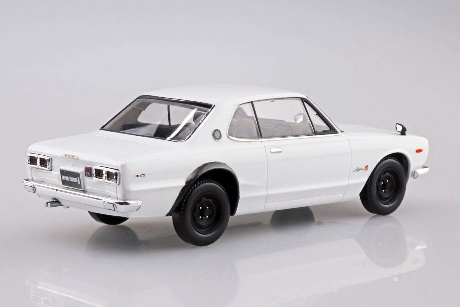 Aoshima 1/32 Snap Kit #09-B -WH Nissan C10 Skyline 2000GT-R(White)
