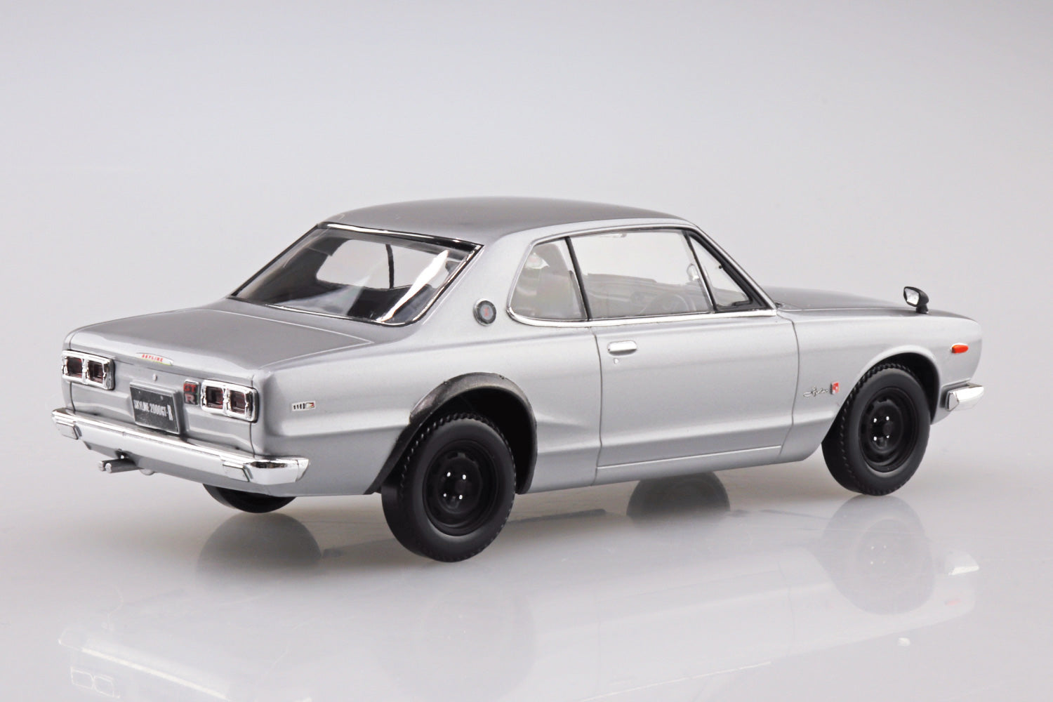 Aoshima 1/32 Snap Kit #09-A-SV Nissan C10 Skyline 2000GT-R(Silver)