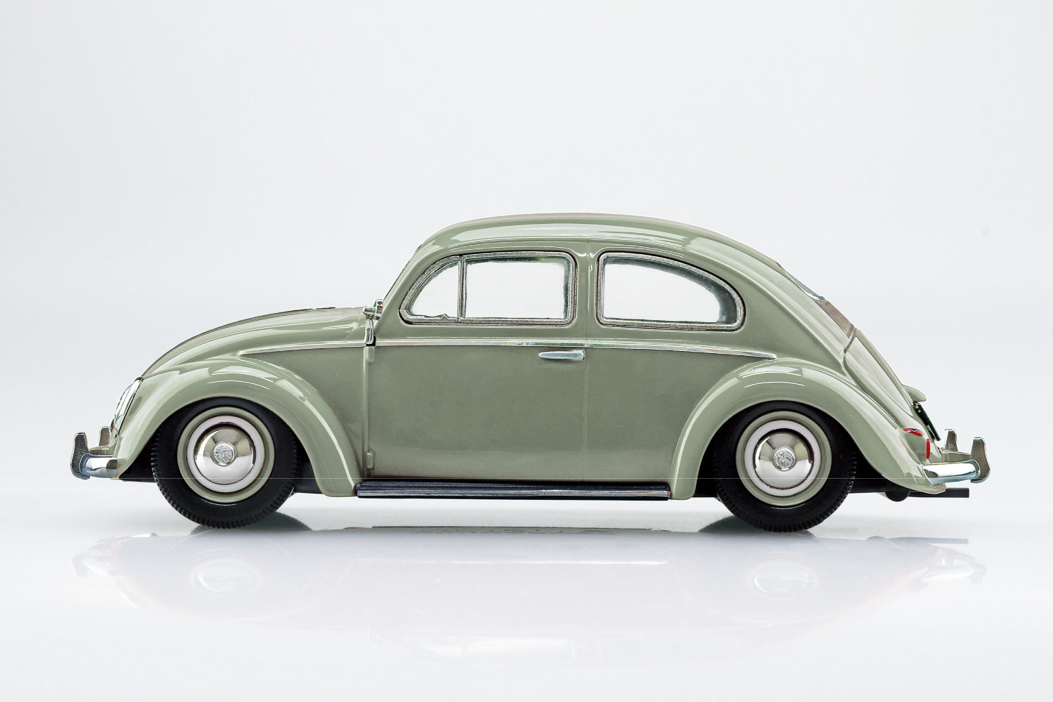 Aoshima 1/32 Volkswagen Beetle (Reed Green)