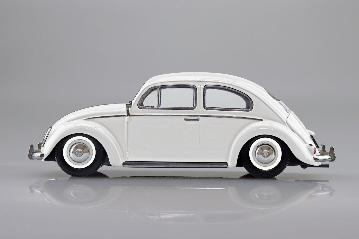 Aoshima 1/32 Volkswagen Beetle (Pearl White)