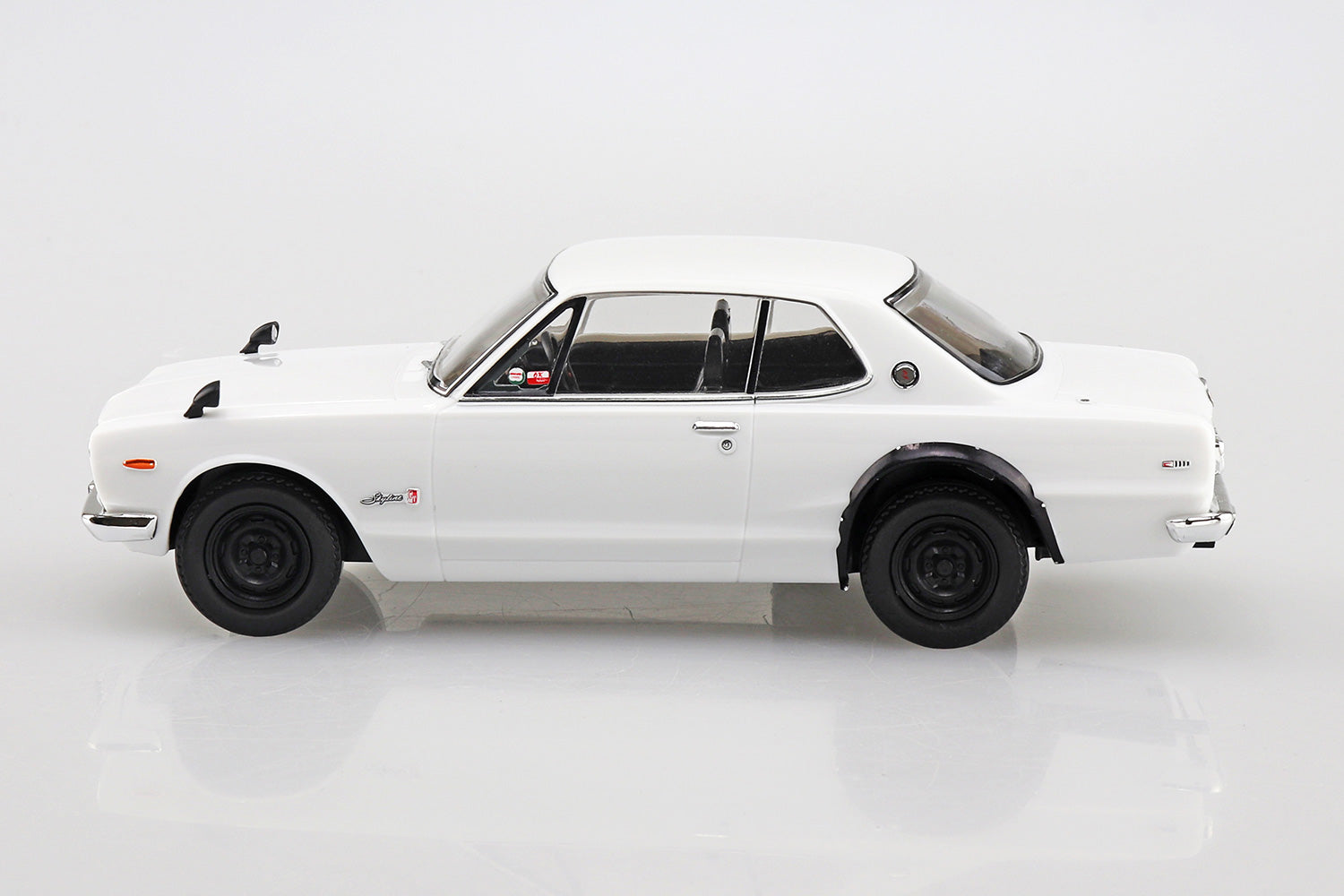 Aoshima 1/32 Snap Kit #09-B -WH Nissan C10 Skyline 2000GT-R(White)