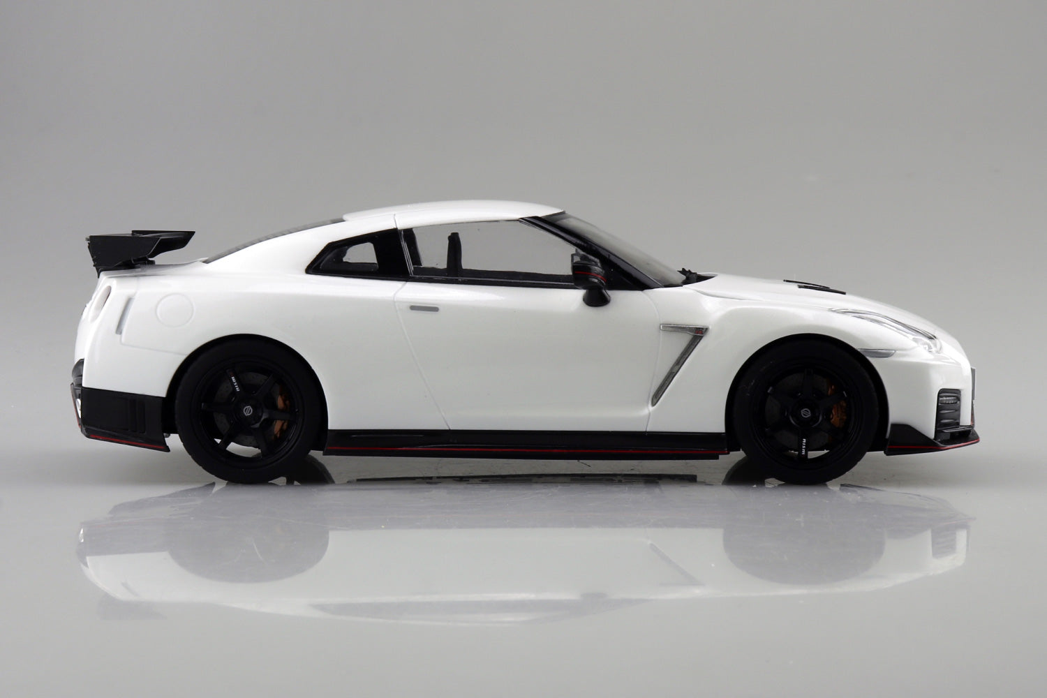 Aoshima 1/24 Snap Car #05-BW 1/24 R35 NISSAN GT-R NISMO 2017 Brilliant White Pearl
