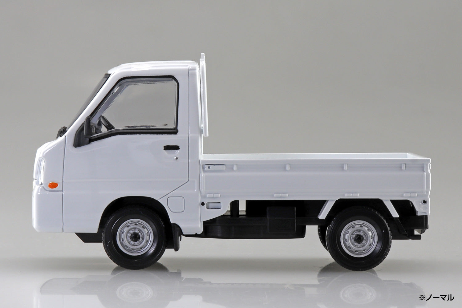 Aoshima 1/32 Snap Kit Subaru Sambar Truck (Frost White)