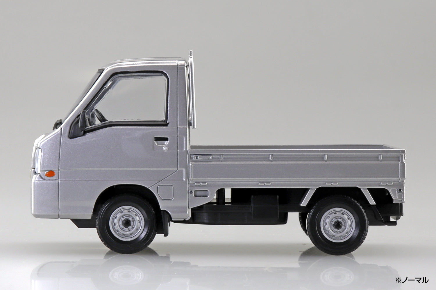 Aoshima 1/32 Snap Kit Subaru Sambar Truck (Sterling Silver Metallic)