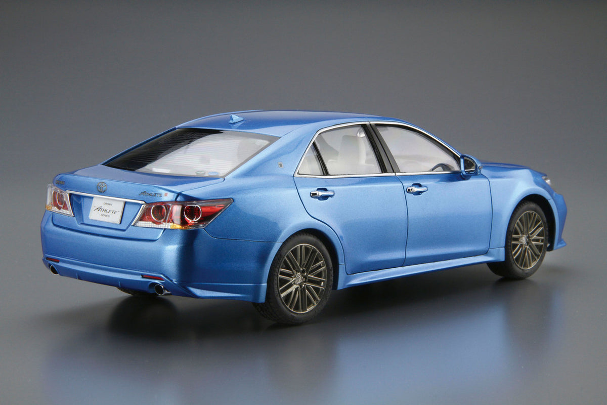 Aoshima 1/24 Toyota GRS214/AWS210 Crown '15