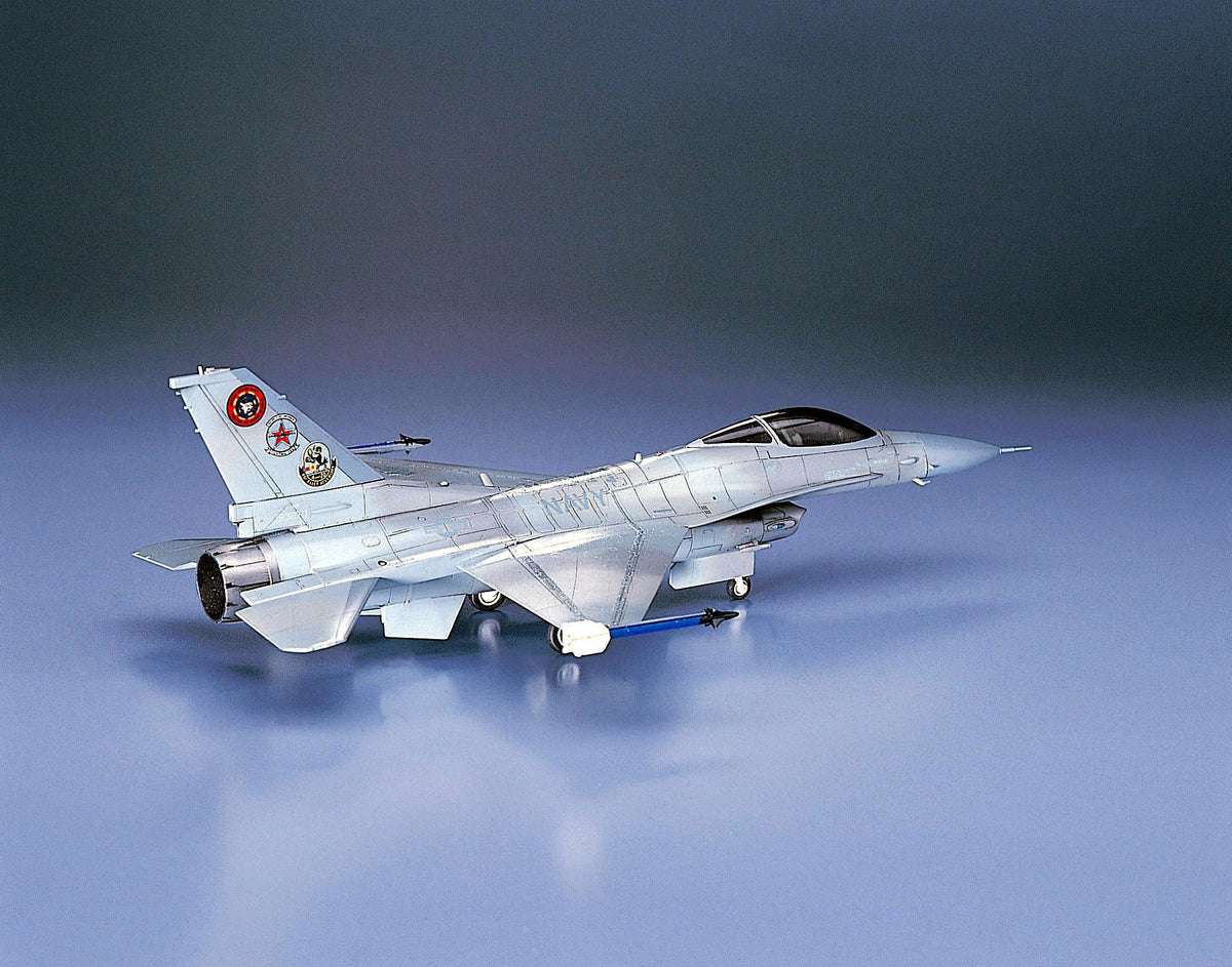 Hasegawa 1/72 F-16N Top Gun