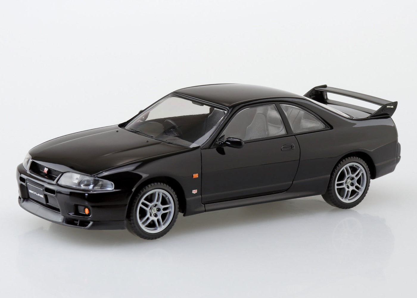Aoshima 1/32 SNAP KIT #21-BK Nissan R33 Skyline GT-R (Black) – USA