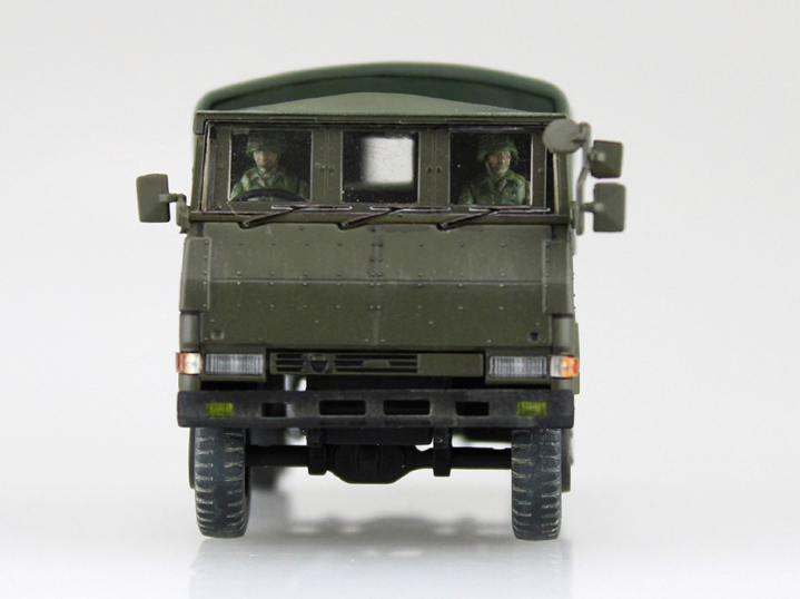 Aoshima 1/72 JGSDF 3 1/2t Truck With Additional Armor (W/6 Figures)