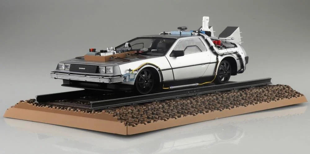 Back to the Future Part III Movie Mecha No.BT-04 Time Machine with Railroad 1/24 Scale Model Kit