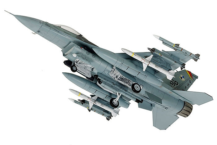 Tamiya 1/72 F-16 CJ Fighting Falcon w/equip.