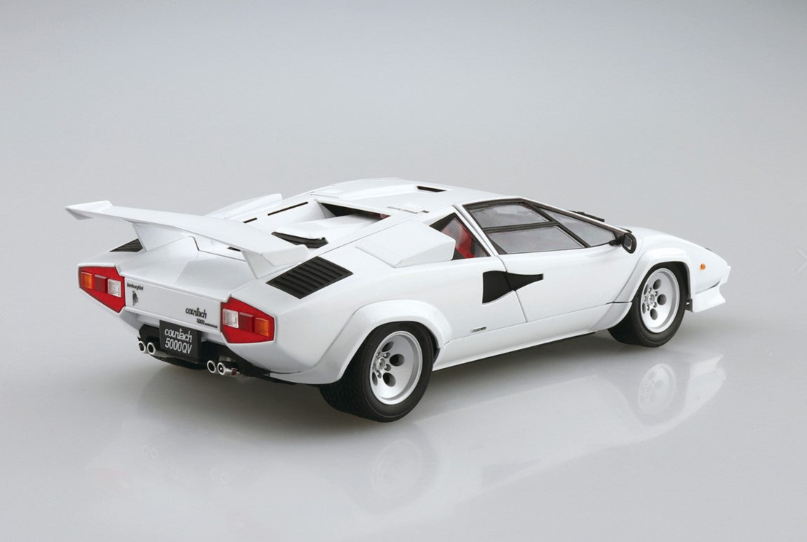 Aoshima 1/24 '85 Lamborghini Countach 5000QV