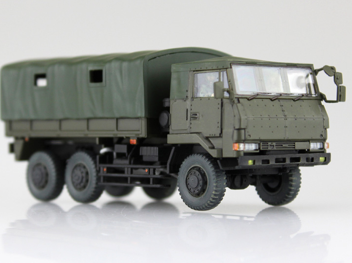 Aoshima 1/72 JGSDF 3 1/2t Truck With Additional Armor (W/6 Figures)