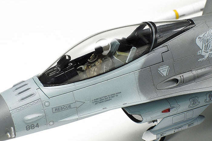 Tamiya 1/72 F-16 CJ Fighting Falcon w/equip.