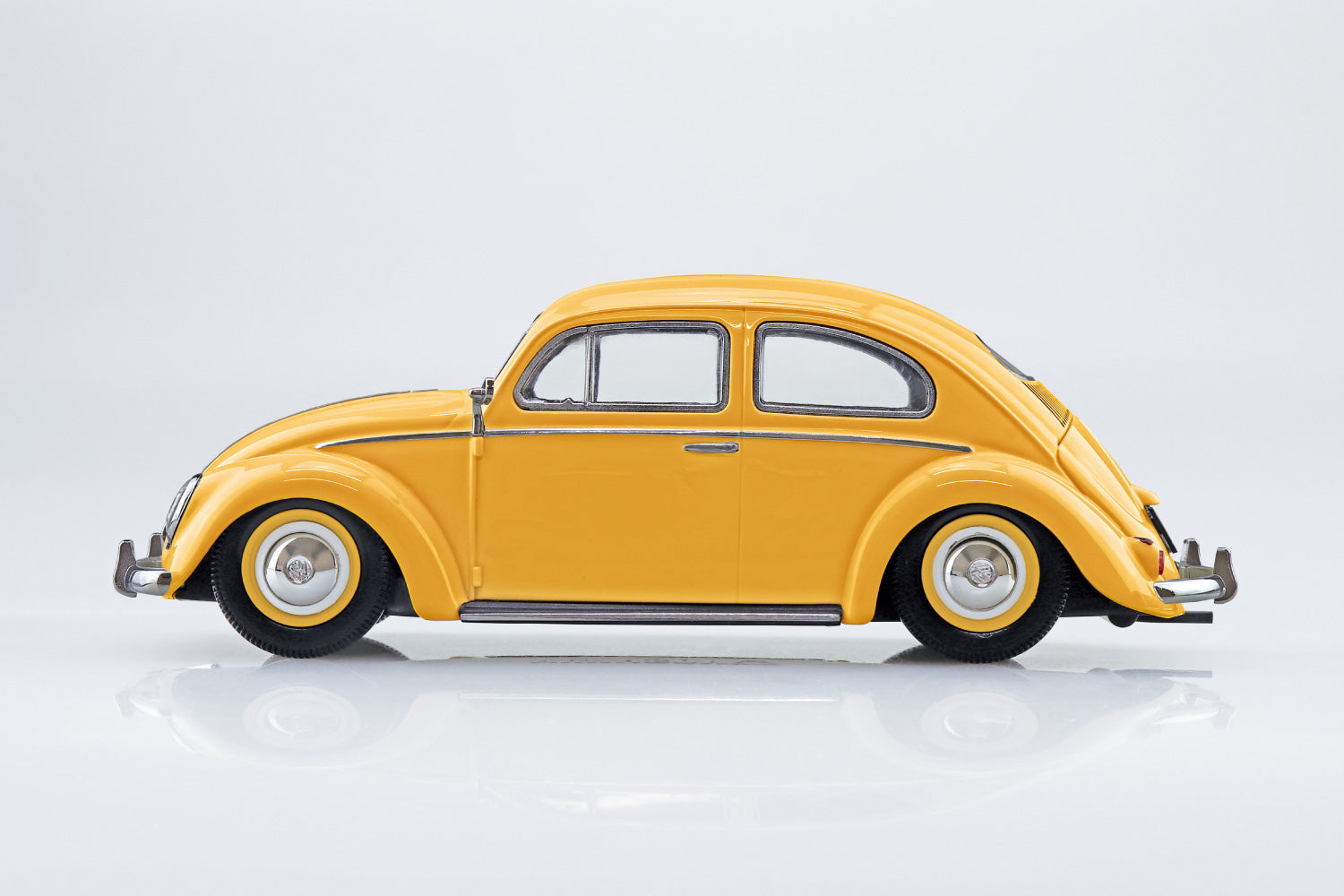 Aoshima 1/32 SNAP KIT #20-PY Volkswagen Beetle (Postal Yellow