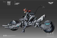 DC Comics DC-02 Catwoman and Bat-Pod 1/10 Scale Model Kit