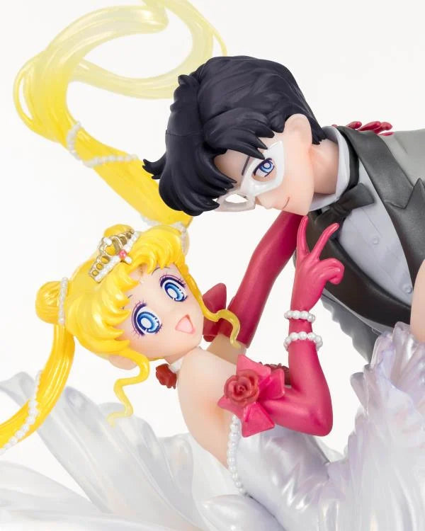 Sailor Moon FiguartsZERO Chouette Usagi and Tuxedo Mask (Moonlight Glow Edition)