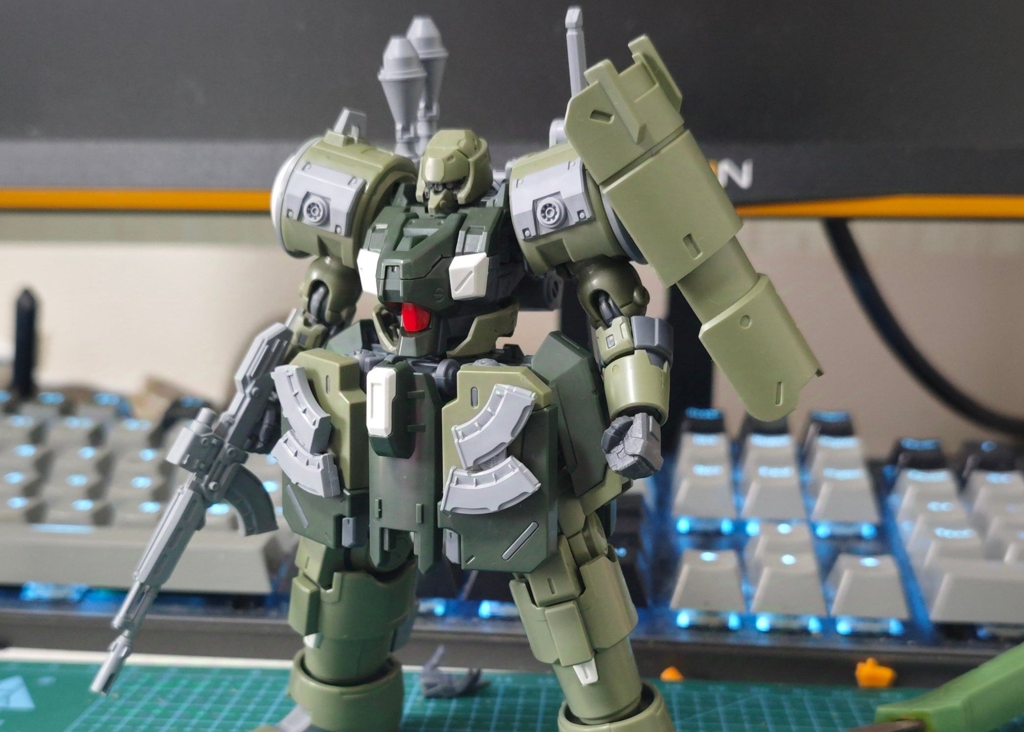 Ultra Action Trooper Series ZA-08 Zarov M1 (Jungle Green Ver.) 1/144 Model Kit