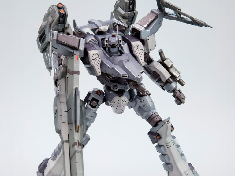 Armored Core 3 Silent Line Variable Infinity Crest CR-C98E2 Assault Type 1/72 Scale Model Kit