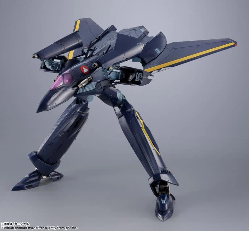 Macross 7 DX Chogokin VF-17S Nightmare Stealth Valkyrie (Gamlin Kizaki) Action Figure
