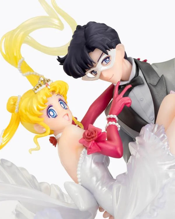 Sailor Moon FiguartsZERO Chouette Usagi and Tuxedo Mask (Moonlight Glow Edition)