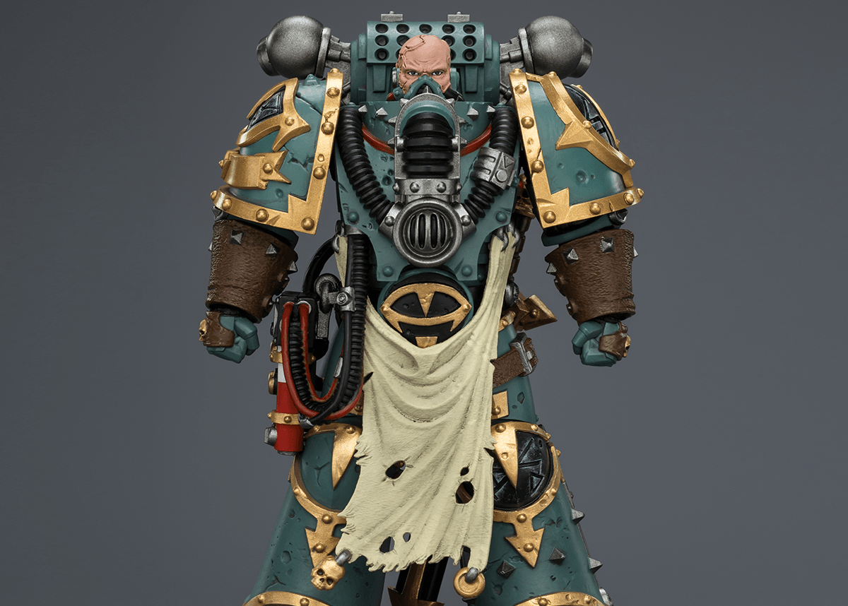 Warhammer The Horus Heresy Sons of Horus Maloghurst the Twisted, the Warmaster's Equerry with Legion Standard and Banestrike Bolter 1/18 Scale Action Figure