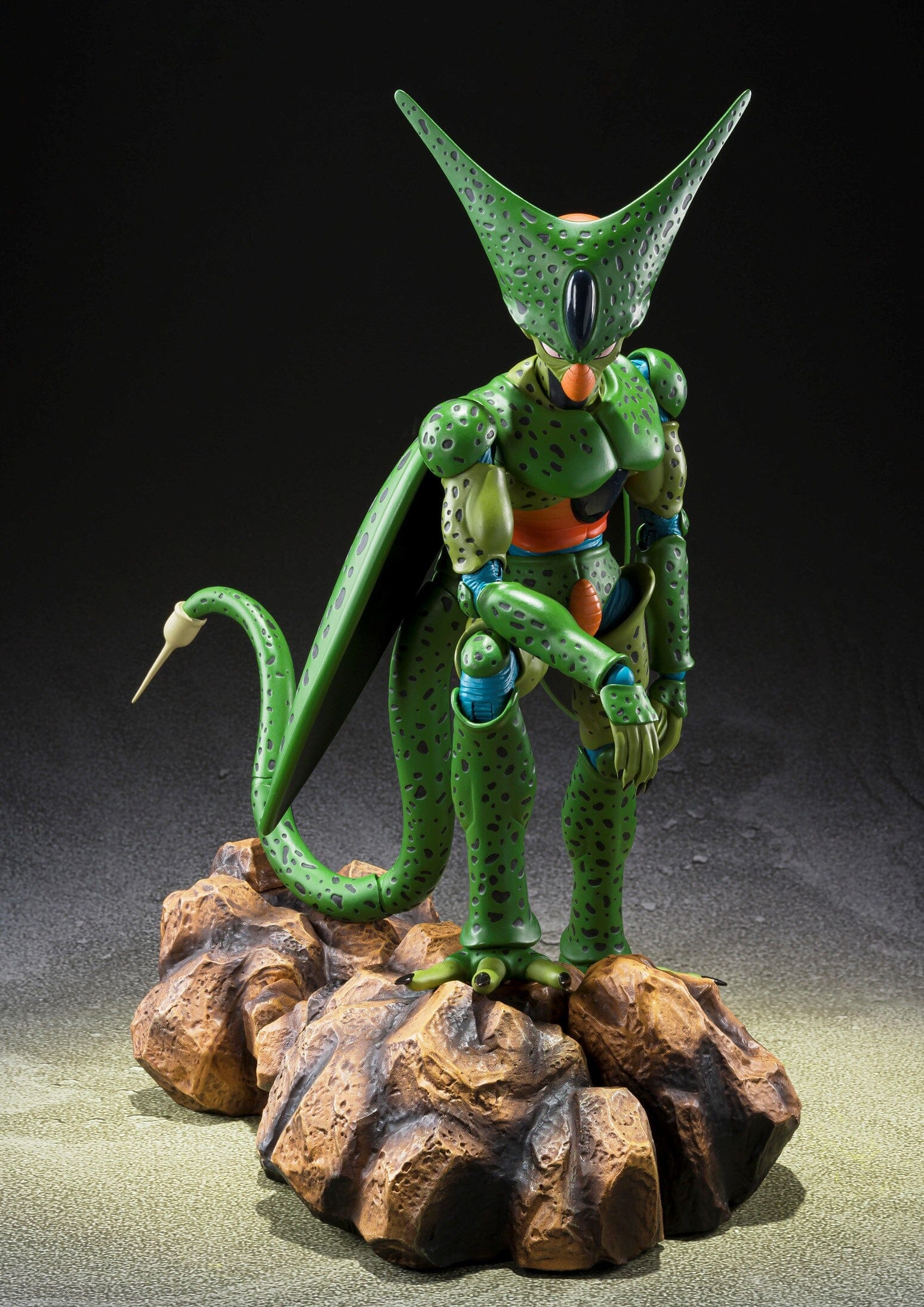 Dragon Ball Z S.H.Figuarts Cell (First Form)