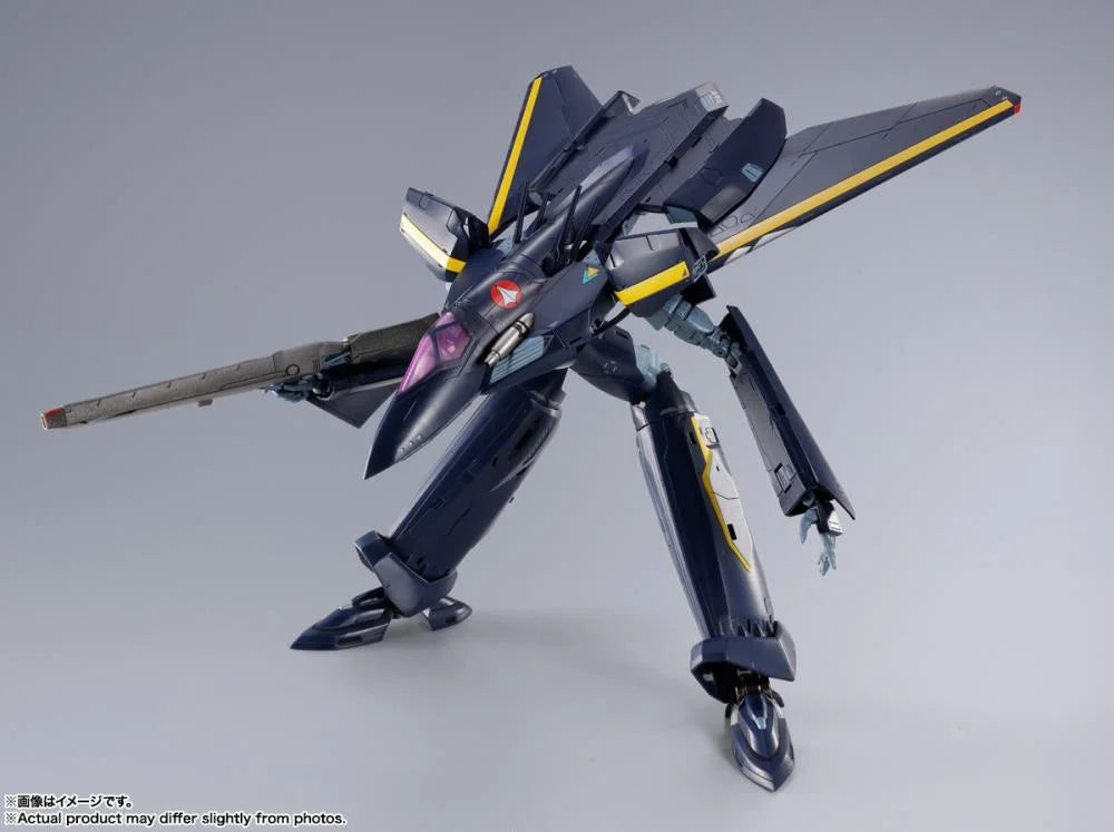 Macross 7 DX Chogokin VF-17S Nightmare Stealth Valkyrie (Gamlin Kizaki) Action Figure