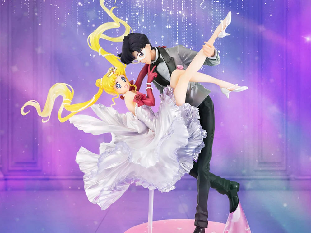Sailor Moon FiguartsZERO Chouette Usagi and Tuxedo Mask (Moonlight Glow Edition)