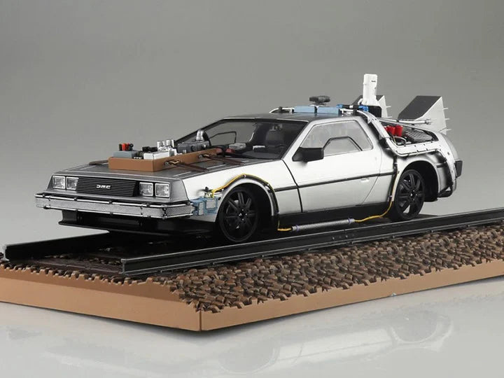 Back to the Future Part III Movie Mecha No.BT-04 Time Machine with Railroad 1/24 Scale Model Kit
