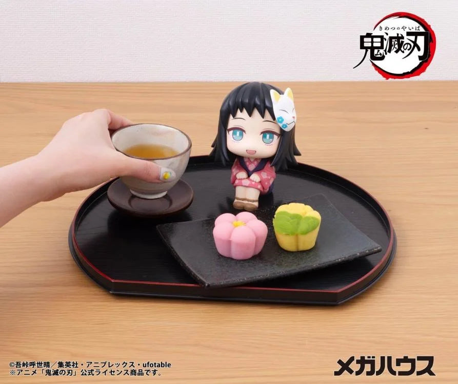 Demon Slayer Kimetsu no Yaiba Look Up Series Makomo Figure
