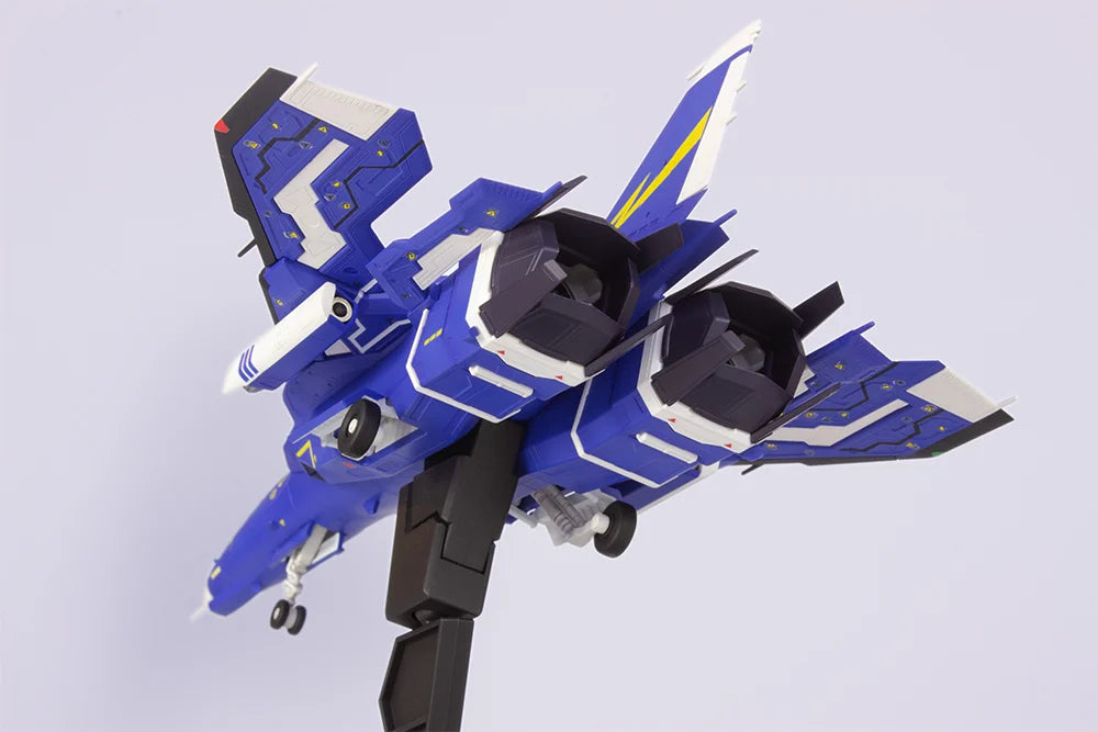 Raiden V Director's Cut FT-00004A Azuma (2P Color Ver.) 1/100 Scale Model Kit