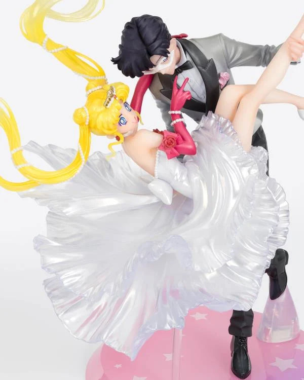 Sailor Moon FiguartsZERO Chouette Usagi and Tuxedo Mask (Moonlight Glow Edition)