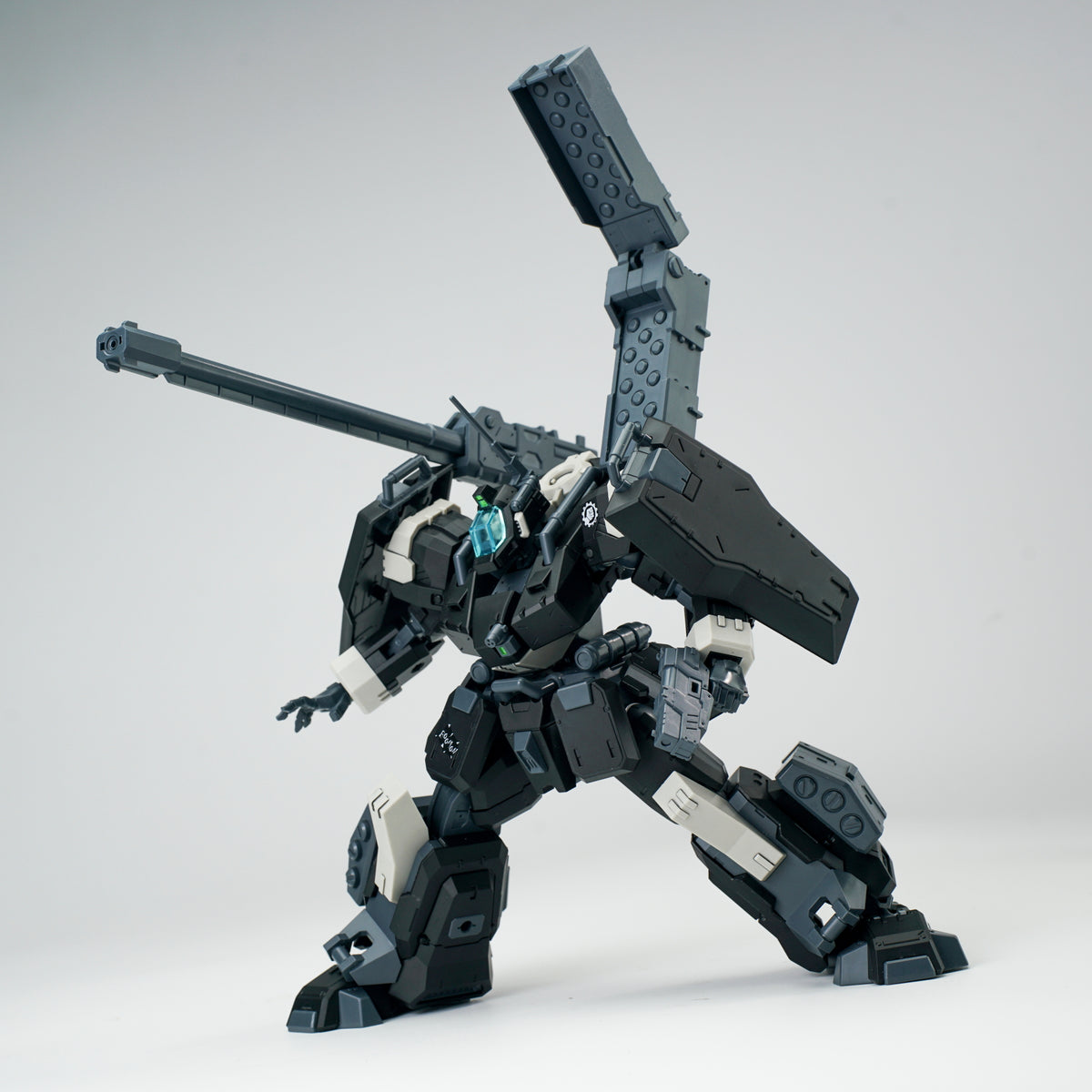 Sheik Mainland Attack Monster Noir 1/144 Scale Model Kit