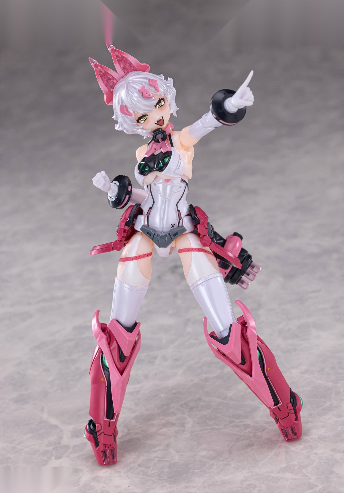 Daiblos Core Lynx Pink 1/12 model kit, pointing pose
