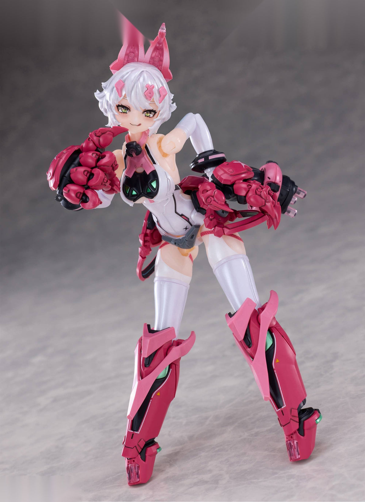 Daiblos Core Lynx Pink 1/12 model kit, claw pose
