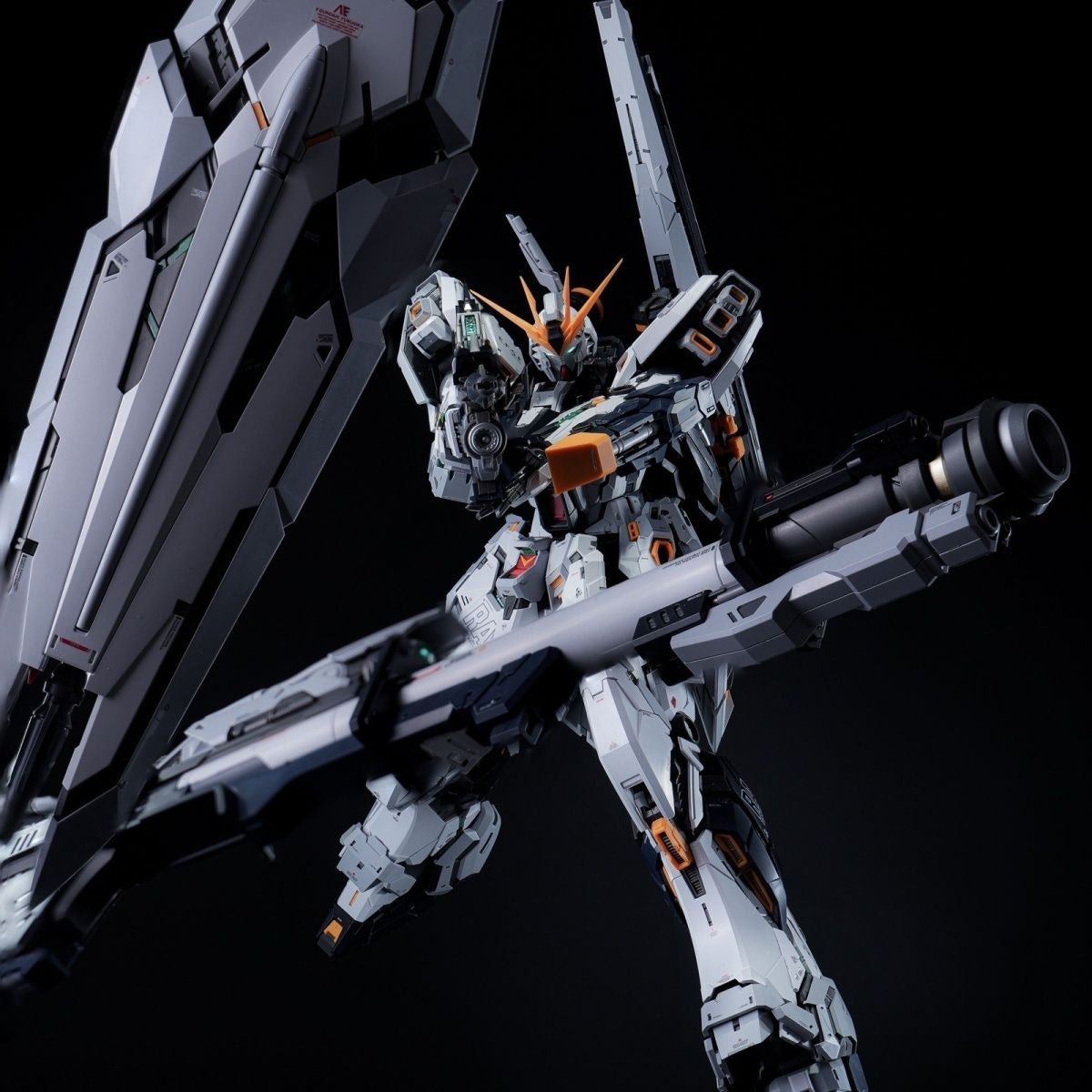 Dragon Tiger Milky Cow GK Nu Double Fin model kit, close-up with large weapon