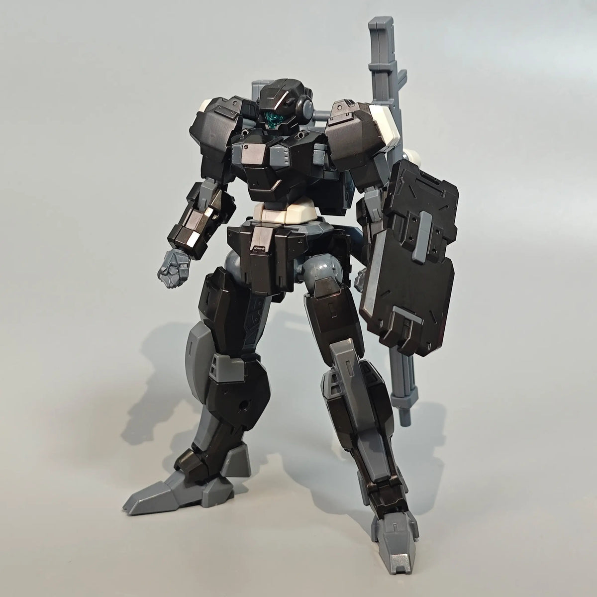 Ultra Action Trooper V-gilante (Black) 1/144 Scale Model Kit
