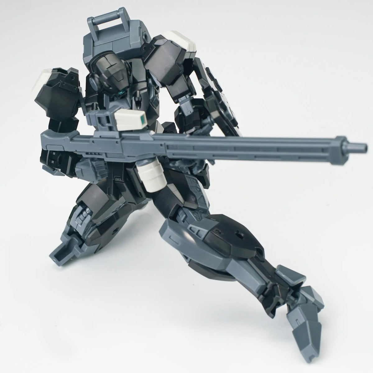Ultra Action Trooper V-gilante (Black) 1/144 Scale Model Kit