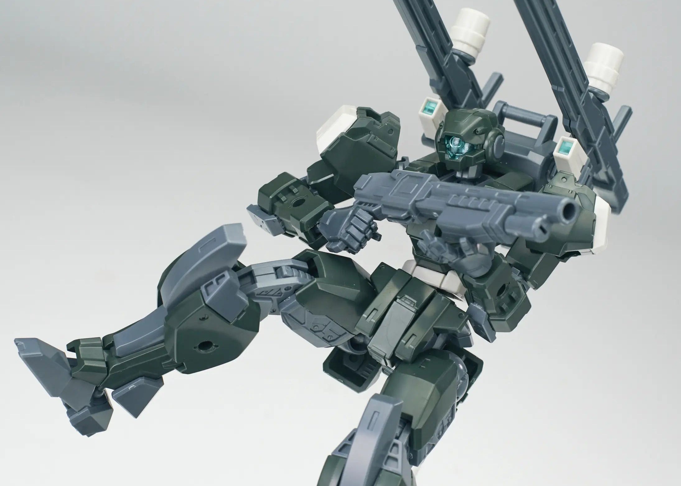 Ultra Action Trooper V-gilante (Green) 1/144 Scale Model Kit