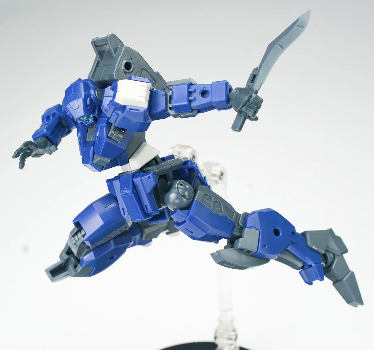 Ultra Action Trooper V-gilante (Blue) 1/144 Scale Model Kit