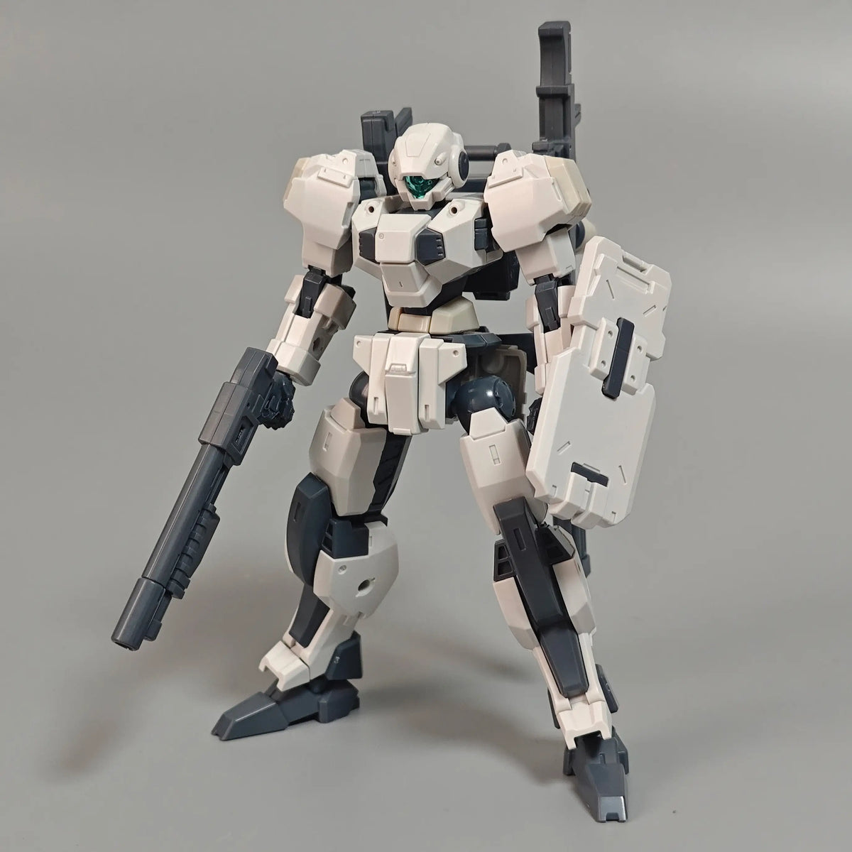 Ultra Action Trooper V-gilante (White) 1/144 Scale Model Kit