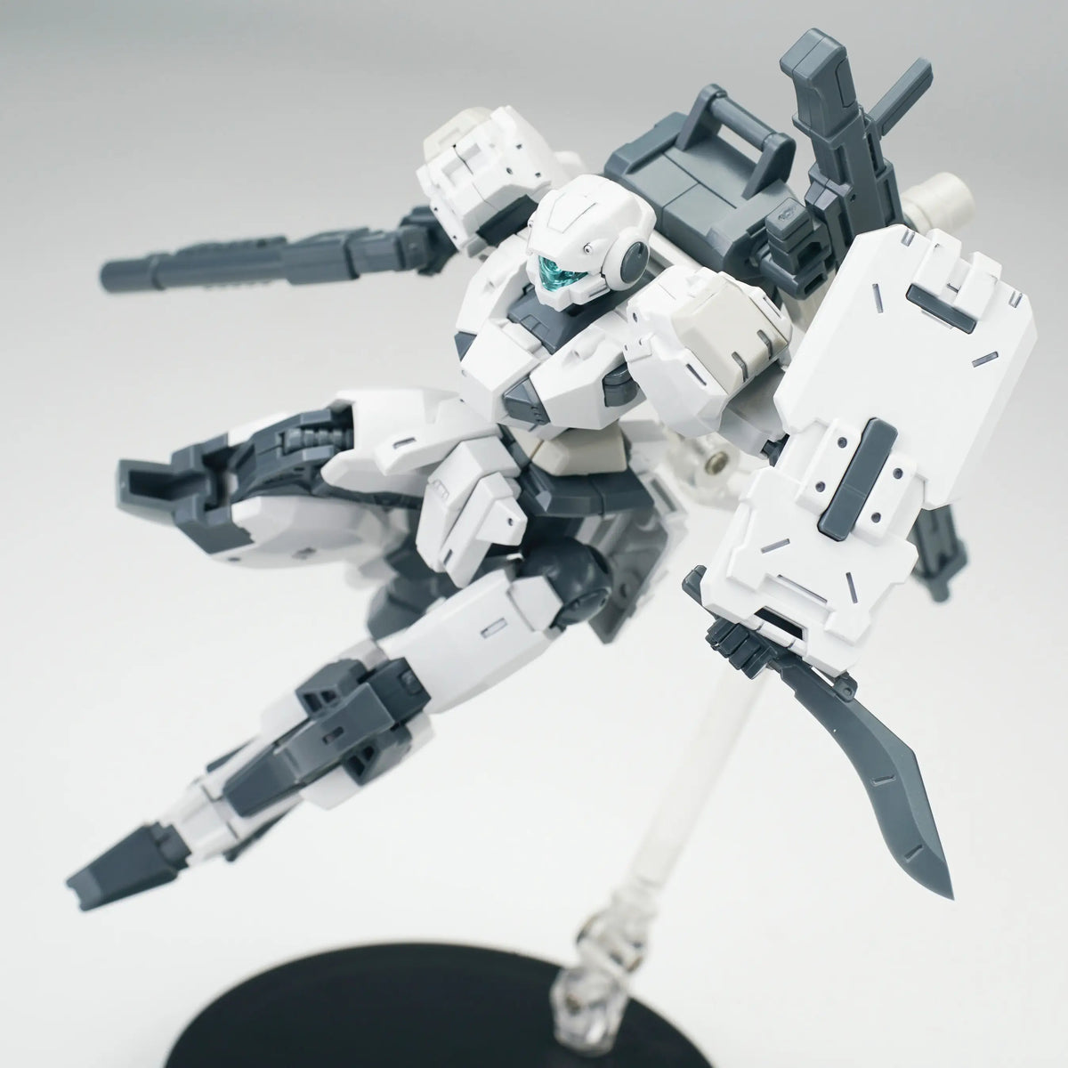 Ultra Action Trooper V-gilante (White) 1/144 Scale Model Kit