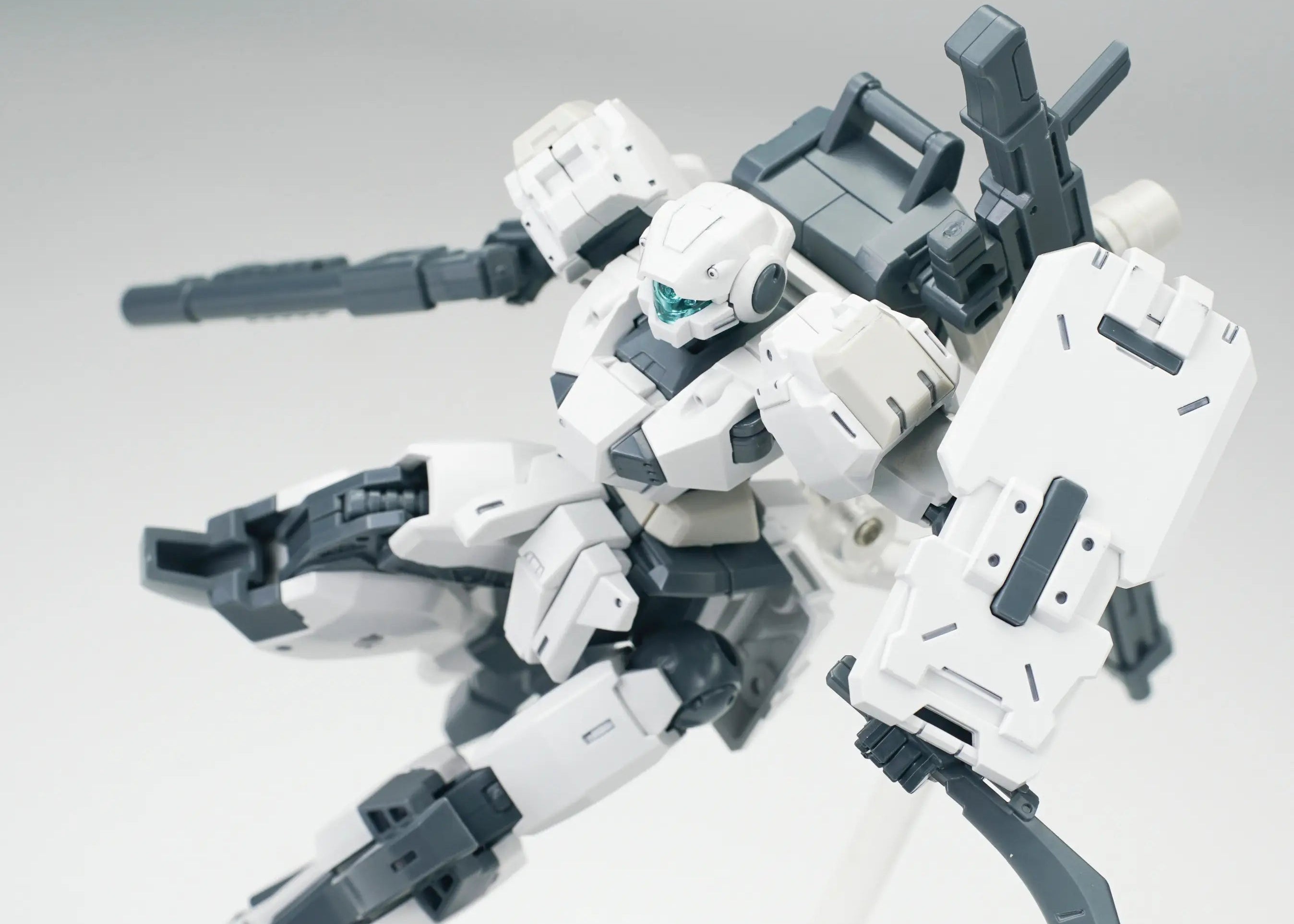 Ultra Action Trooper V-gilante (White) 1/144 Scale Model Kit