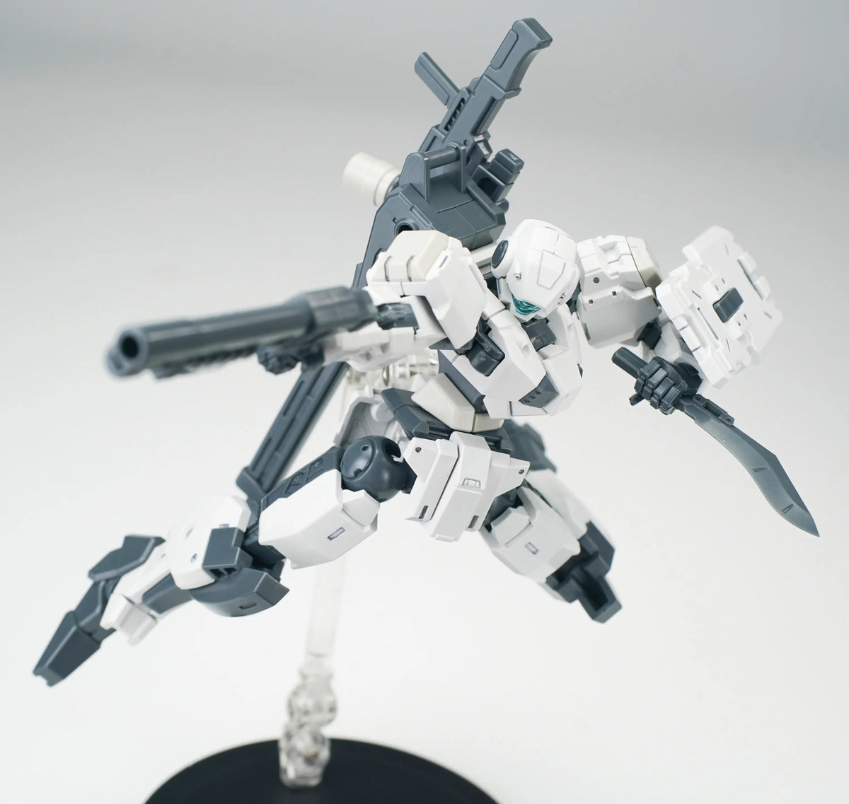 Ultra Action Trooper V-gilante (White) 1/144 Scale Model Kit