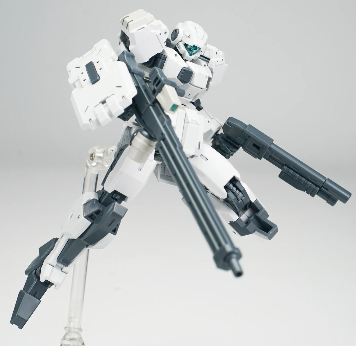 Ultra Action Trooper V-gilante (White) 1/144 Scale Model Kit