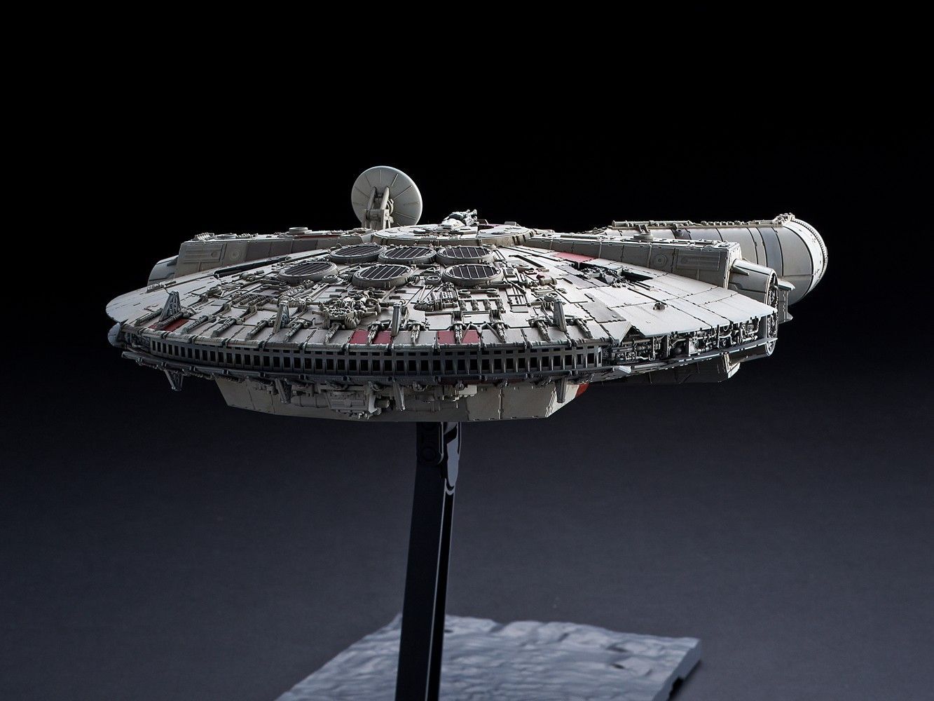 Star Wars The Rise of Skywalker Millennium Falcon 1/144 Scale Model Kit
